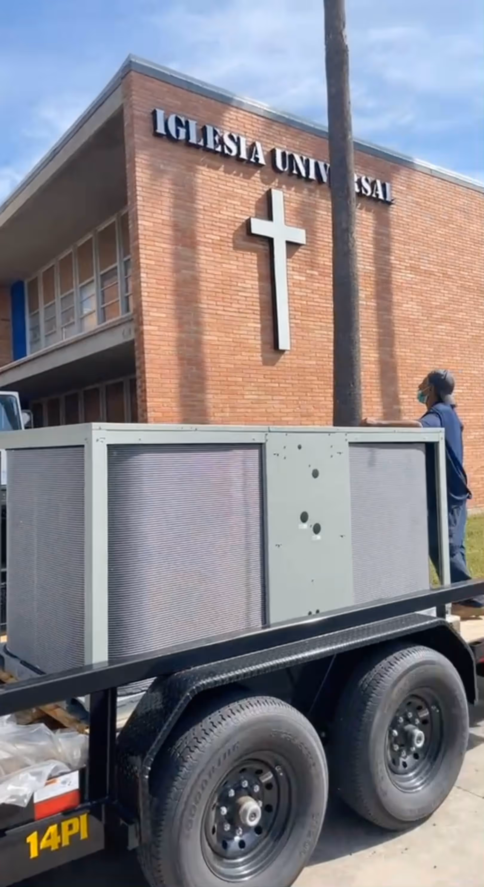 air conditioning unit installation at iglesia universal 